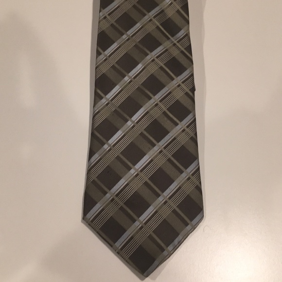 5/$25 green Calvin Klein tie. Reg width & length - Picture 1 of 3